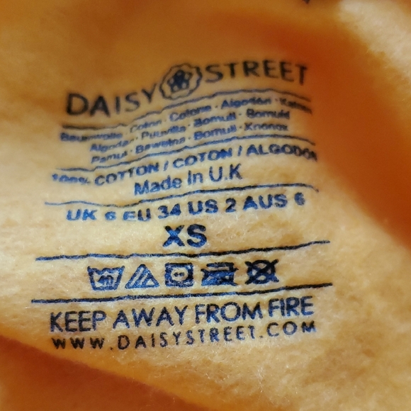 New York City Yellow Sweatshirt - Picture 8 of 9